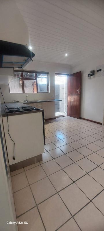 To Let 1 Bedroom Property for Rent in Heathfield Western Cape